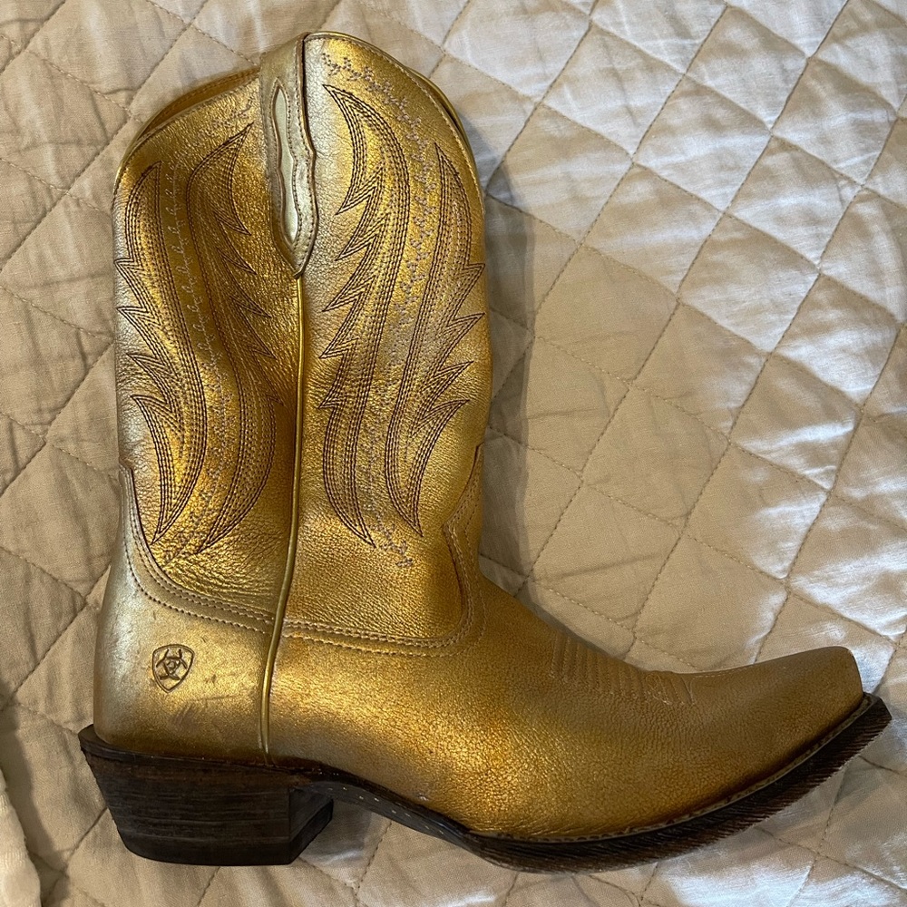 Women’s gold Ariat cowboy boots, size 9